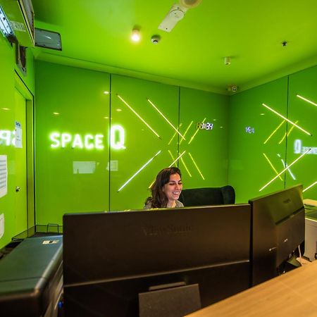 Space Q Capsule Hotel Сідней Екстер'єр фото