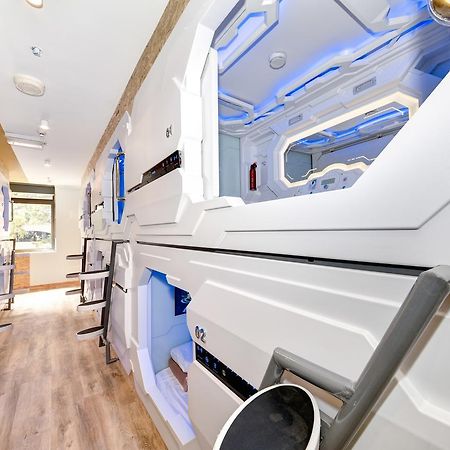 Space Q Capsule Hotel Сідней Екстер'єр фото