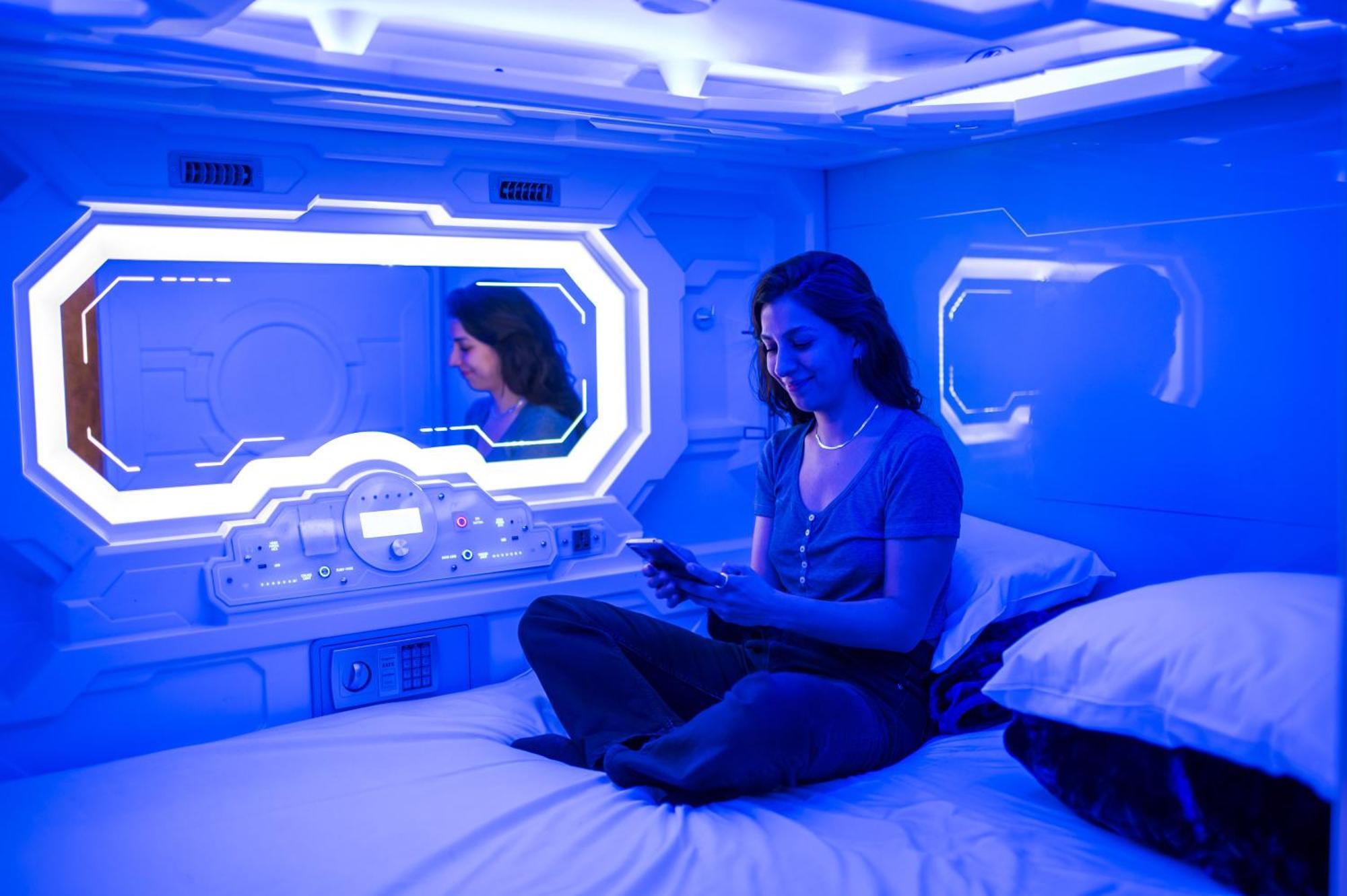 Space Q Capsule Hotel Сідней Екстер'єр фото