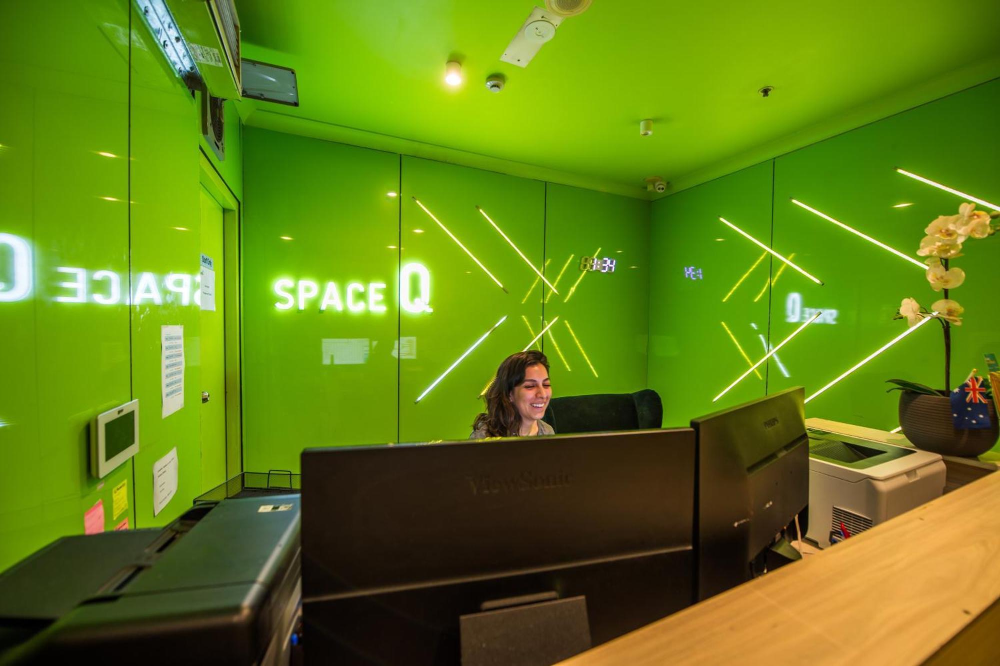 Space Q Capsule Hotel Сідней Екстер'єр фото