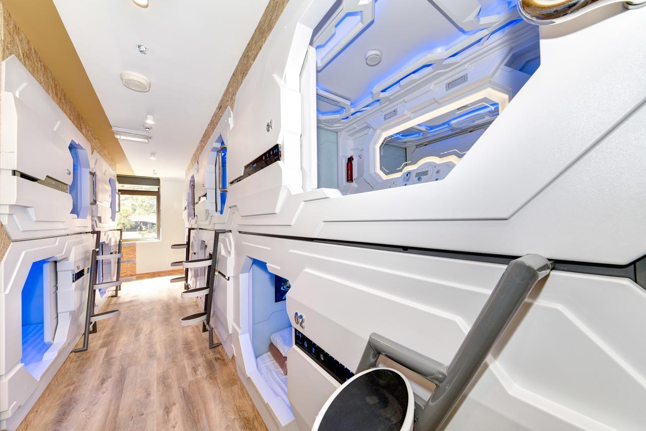 Space Q Capsule Hotel Сідней Екстер'єр фото