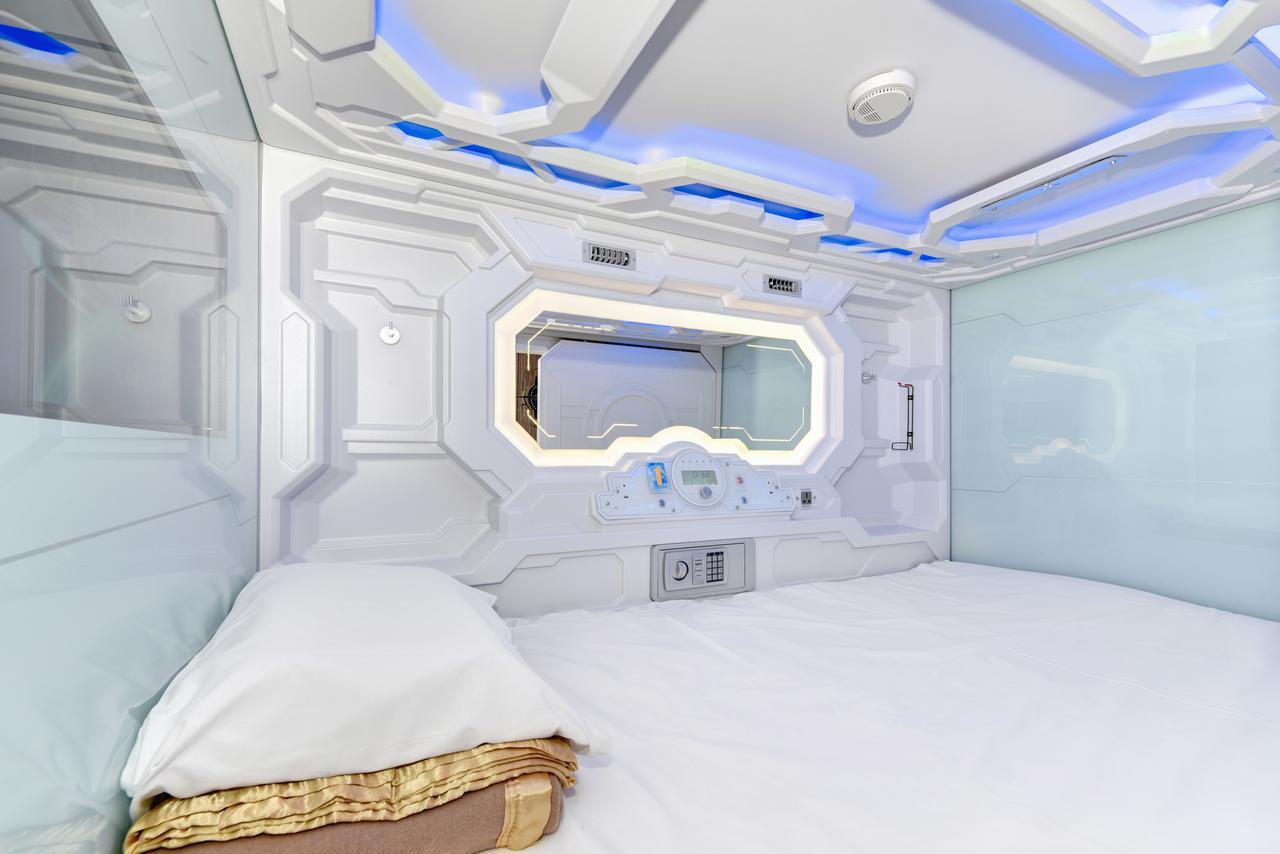 Space Q Capsule Hotel Сідней Екстер'єр фото